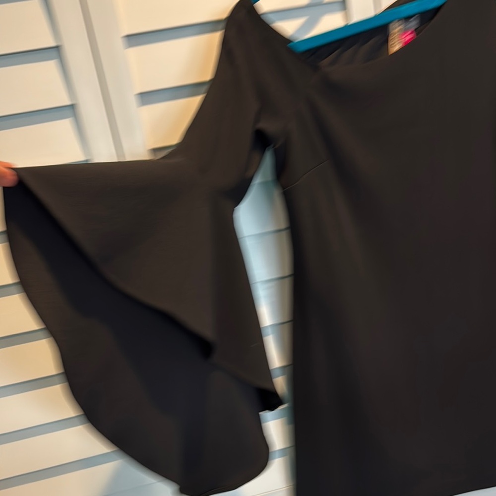 Vince Camuto dry cleaned Black One-Shoulder lined Dress with Flamenco sleeve. - Picture 3 of 9